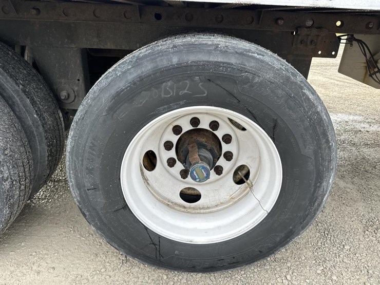 2015-utility-53'-image-29