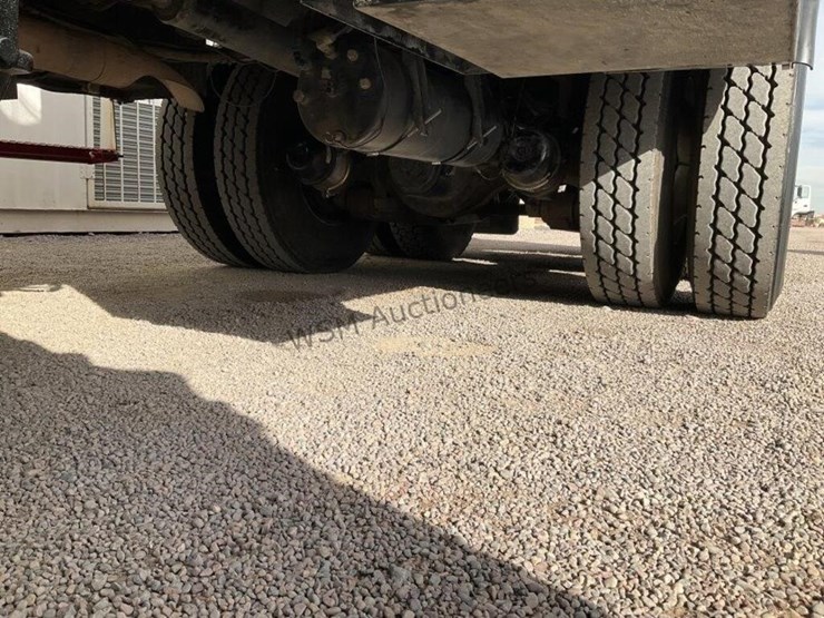 2012-freightliner-m2-106-image-33