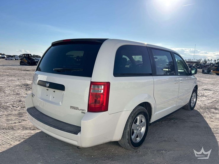 2010-dodge-grand-caravan-image-3