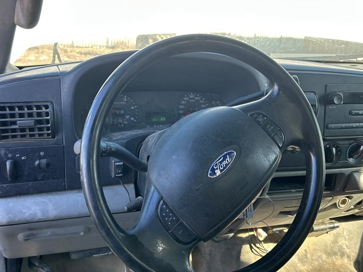 2005-ford-f550-image-64