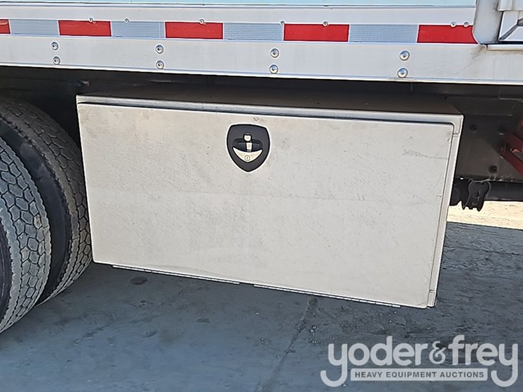 2018-peterbilt-337-image-29