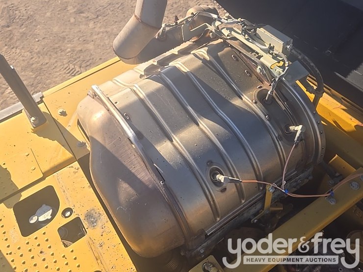 2016-caterpillar-335fl-image-52