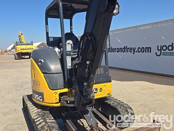 2020-deere-35g-image-44