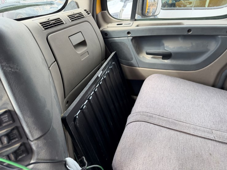 #40954-•-2016-freightliner-t/a-daycab-truck-tractor-3akjgedv4gsgw5933-image-64