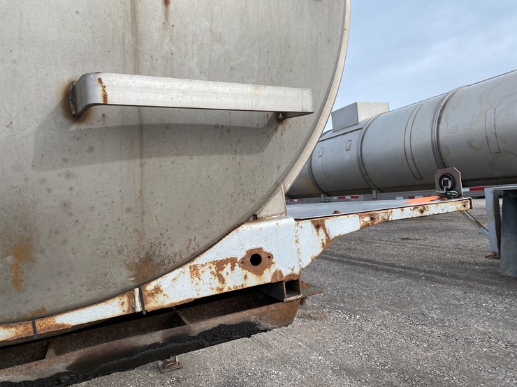 #504-•-2012-northern-8,500-gallon-semi-manure-tanker-(has-wi-title)-(waupun,-wi)-image-56