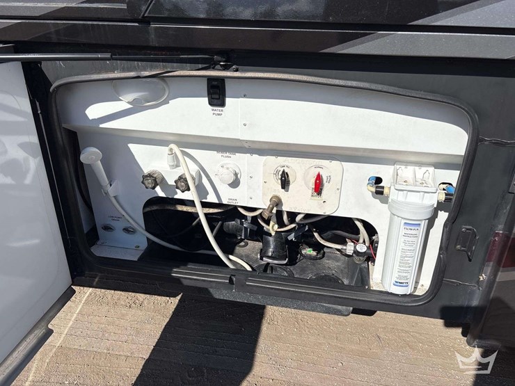 2018-freightliner-thor-venetian-400xcr-a40-41ft.-class-a-motorhome-image-6