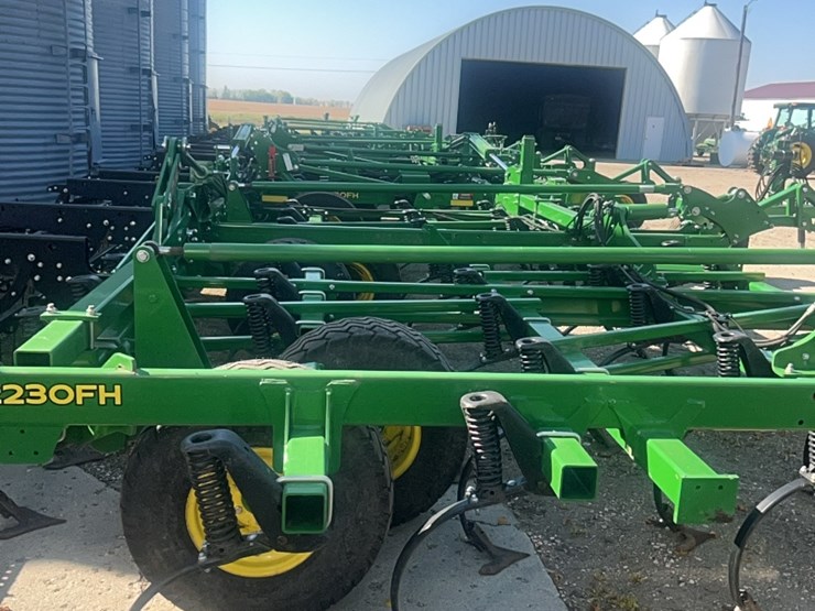 2024-john-deere-52-image-55