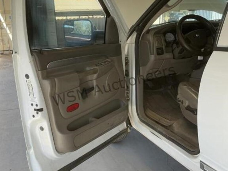 2005-dodge-ram-3500-image-21