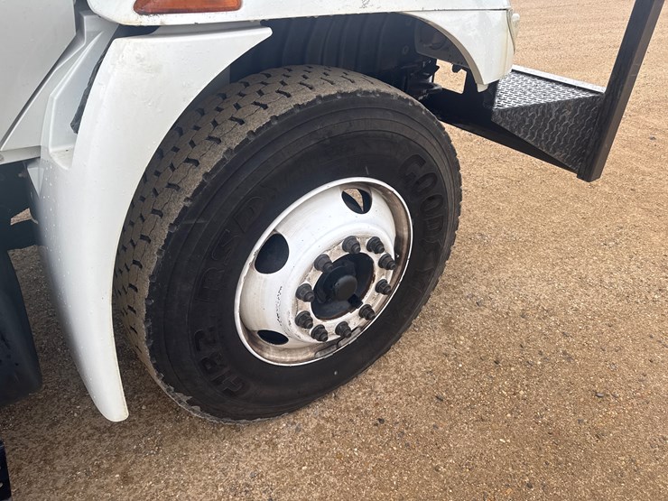 2006-international-durastar-4300-image-7