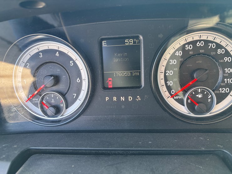 2014-dodge-1500-image-39