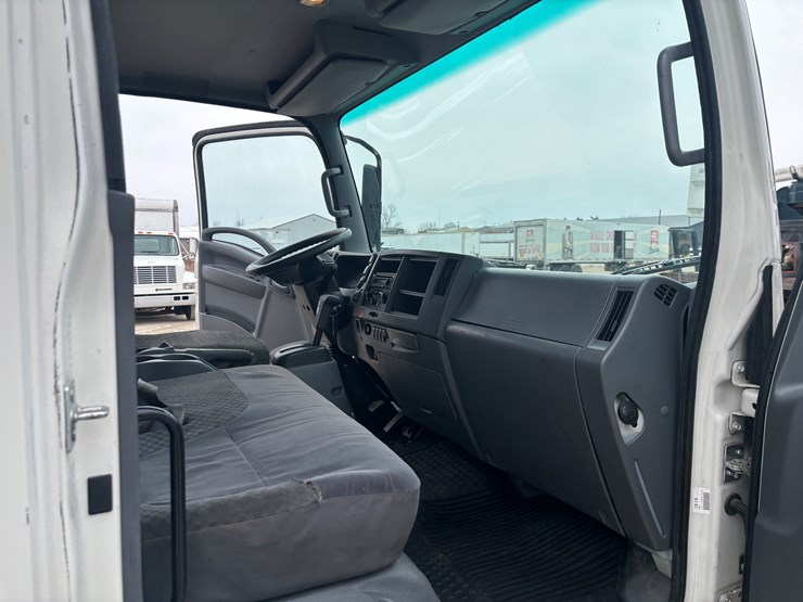 2021-isuzu-npr-hd-image-19