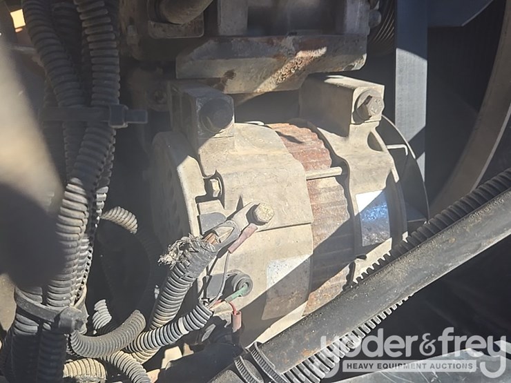 2009-peterbilt-335-image-44