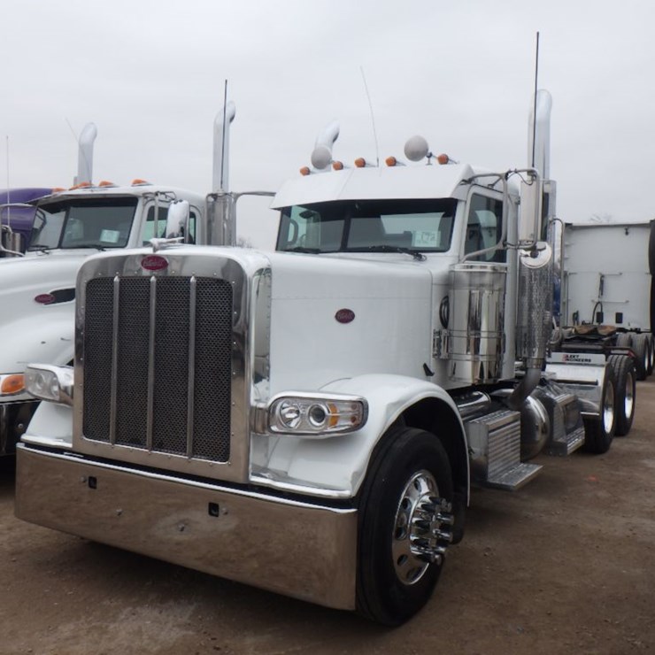 2012 PETERBILT 389