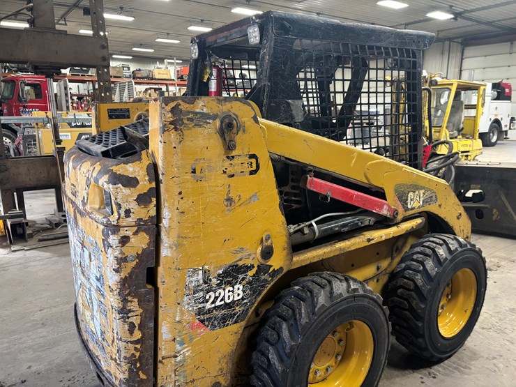 2013-caterpillar-226b3-image-12