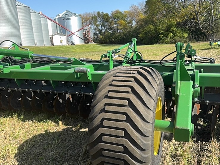 2023-john-deere-h-image-19