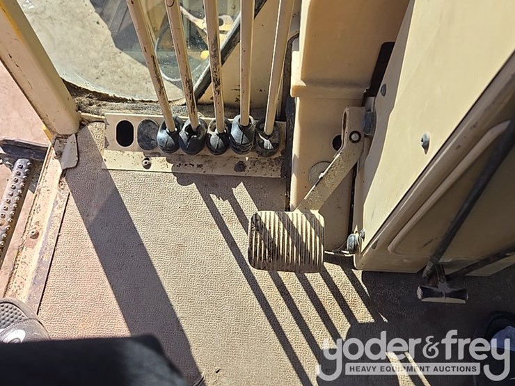 2005-caterpillar-140h-vhp-plus-image-108