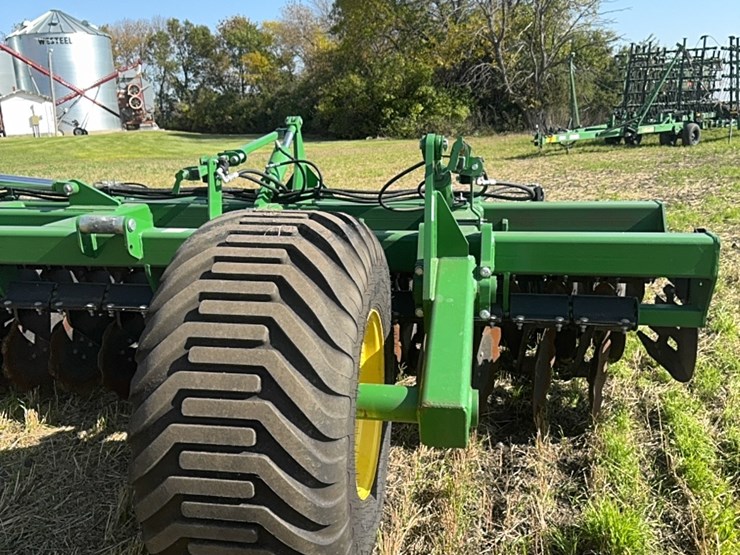 2023-john-deere-h-image-17