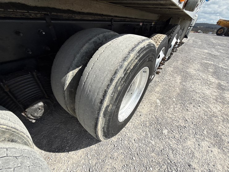 2017-mack-granite-gu713-image-24