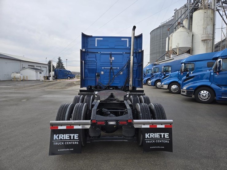 #2224-•-2025-volvo-vnl-sleeper-cab-semi-truck-tractor-image-4