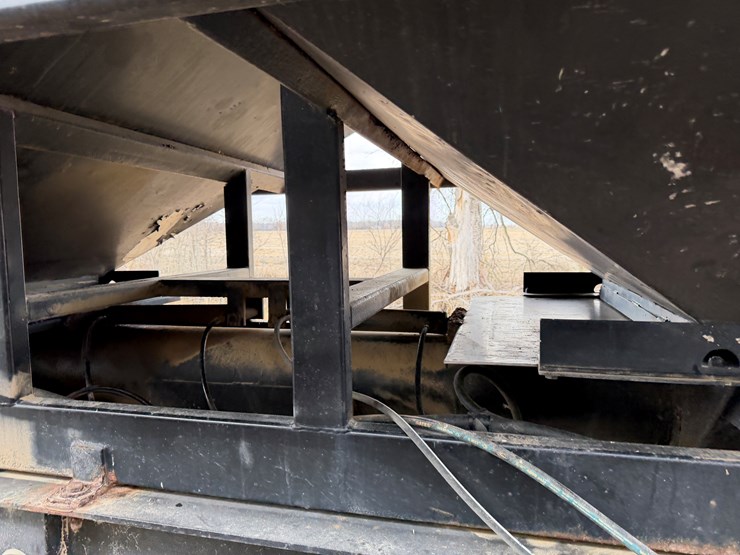 #40962-•-2013-magnolia-/-adams-t/a-fertilizer-tender-trailer-image-31