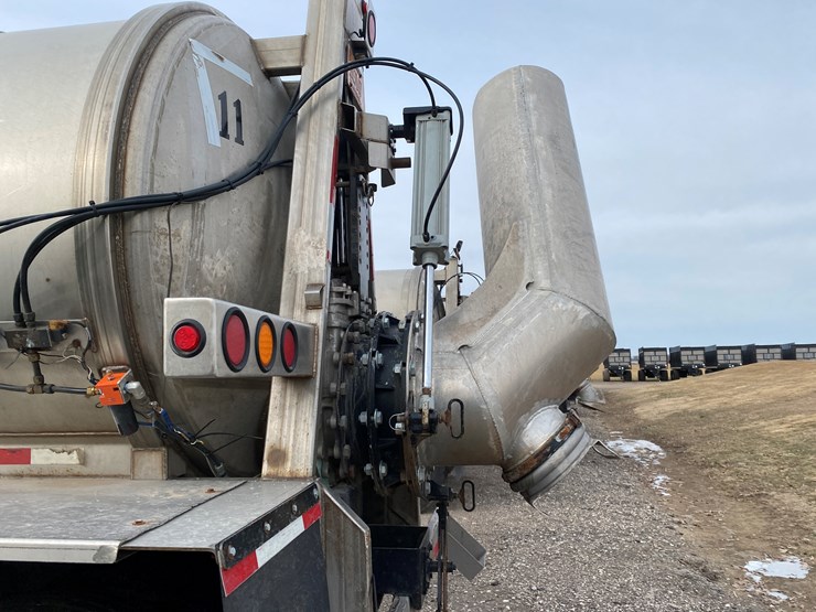 #502-•-2012-northern-8,500-gallon-semi-manure-tanker-(has-wi-title)-(waupun,-wi)-image-29