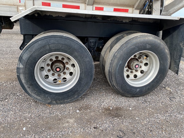 #500-•-2012-northern-8,500-gallon-semi-manure-tanker-(has-wi-title)-(waupun,-wi)-image-24