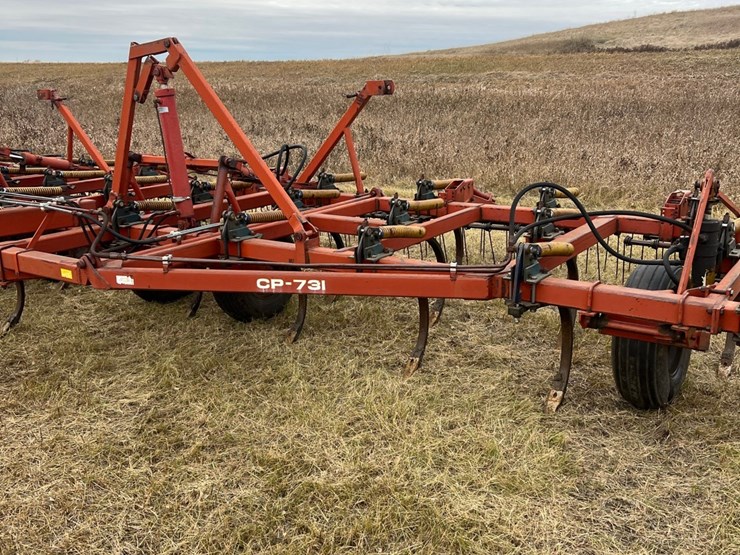 lot-49.-1981-33’-morris-magnum-model-cp-731-chisel-plow-w/3-bar-harrows,-well-maintained-unit,-super-clean-and-straight,-check-photos-image-41