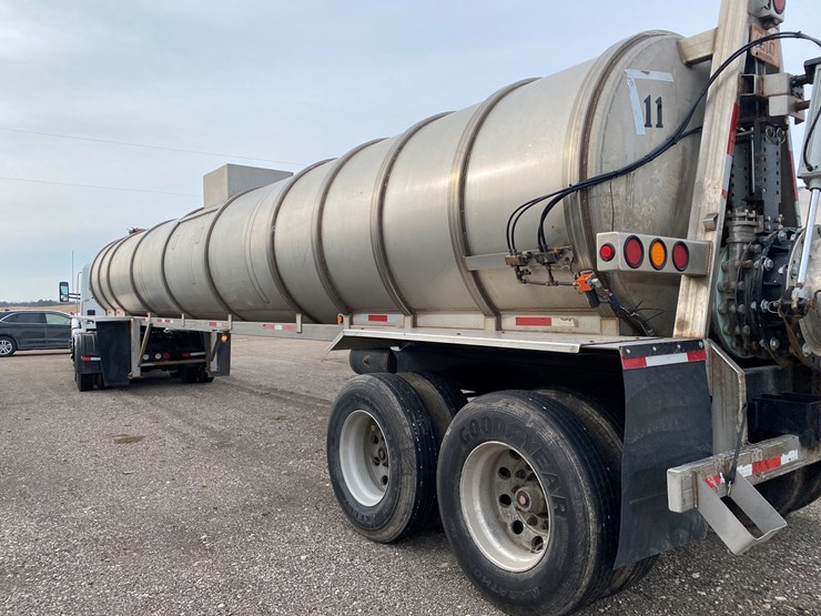#502-•-2012-northern-8,500-gallon-semi-manure-tanker-(has-wi-title)-(waupun,-wi)-image-14