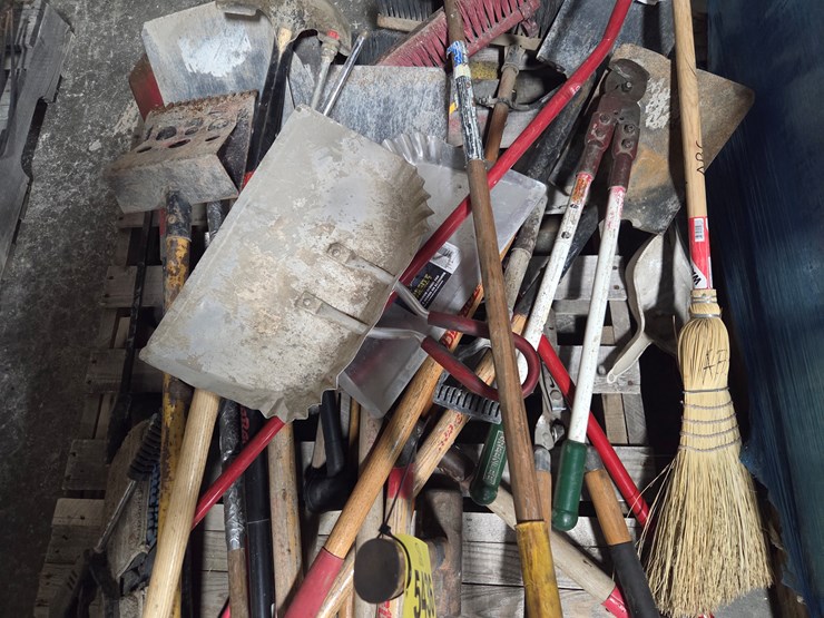 #5436-•-pallet-of-shovels,-brooms,-and-more-image-5