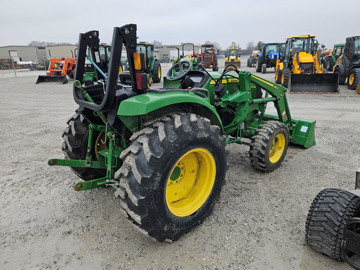 2023-john-deere-4052m-image-19