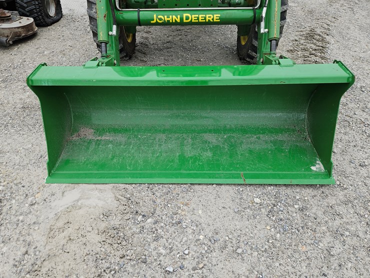 2023-john-deere-4052m-image-3