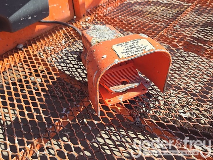 2017-jlg-600aj-image-75