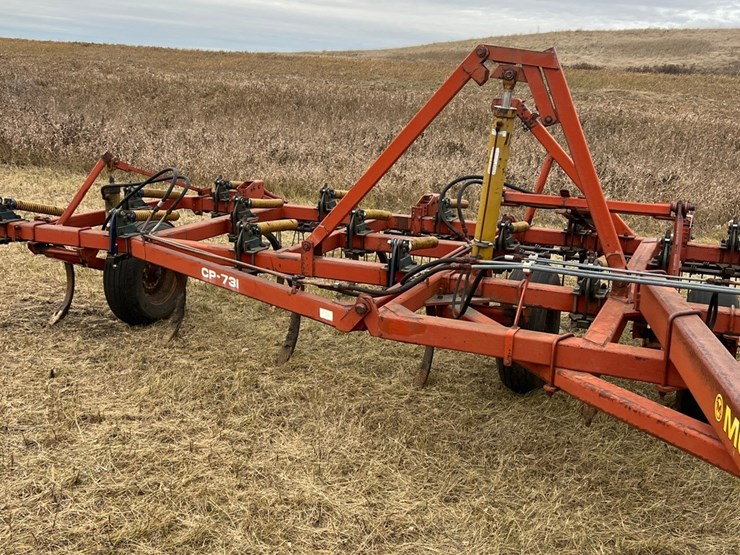 lot-49.-1981-33’-morris-magnum-model-cp-731-chisel-plow-w/3-bar-harrows,-well-maintained-unit,-super-clean-and-straight,-check-photos-image-54
