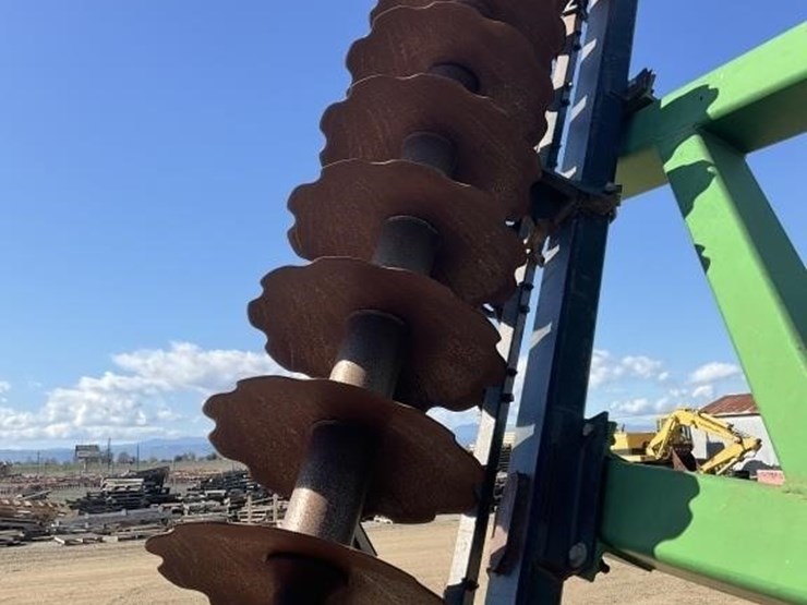 john-deere-32-image-14