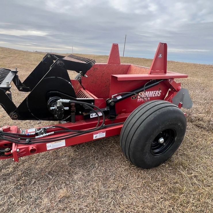 Lot 29. 2020 Summers model RP6700 rock picker, hyd. variable speed reel, hyd. hitch swing, super clean