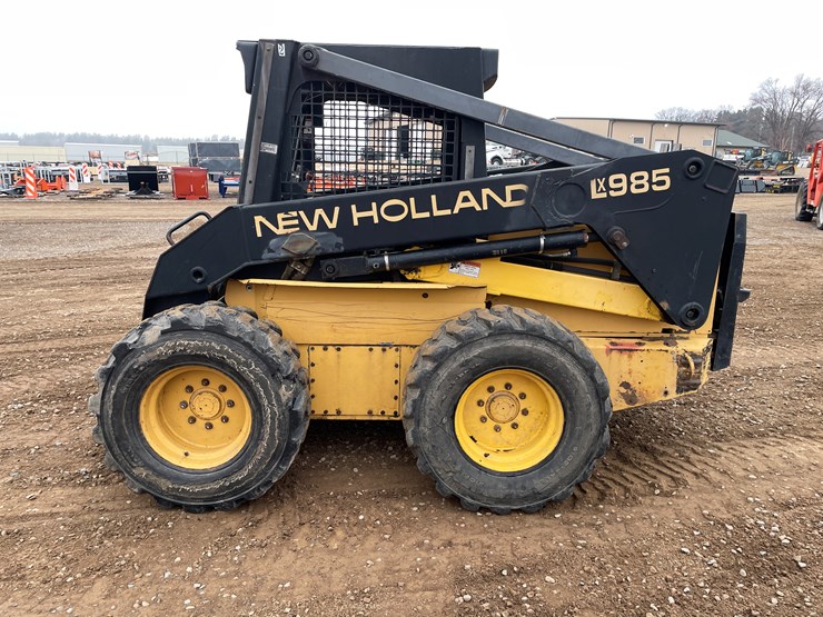 #1027-•-new-holland-lx985-skid-steer-image-2