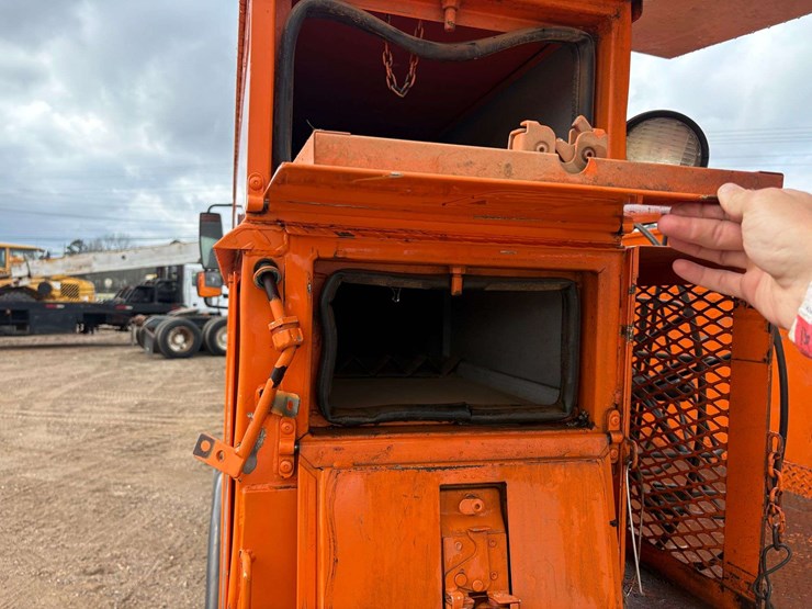 2004-international-durastar-4300-image-24