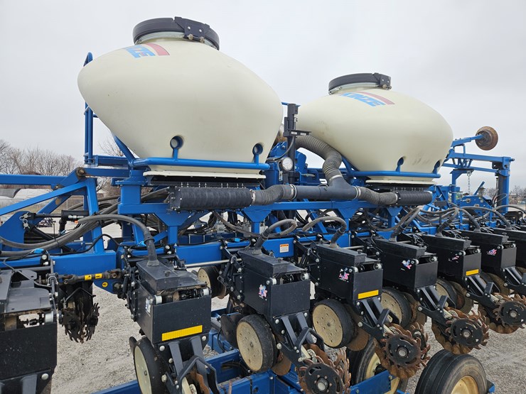 2011-kinze-3600-image-5