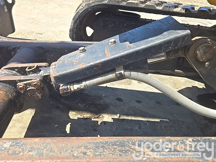 2020-deere-35g-image-47