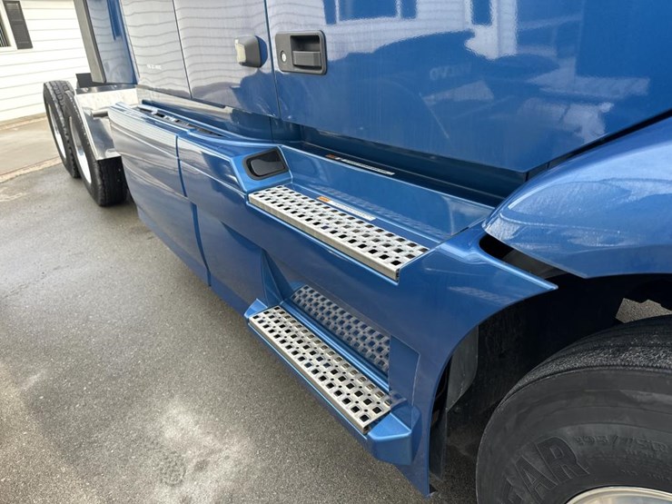 2020-volvo-10-image-21