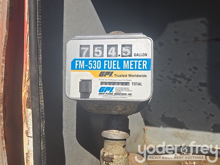 2009-peterbilt-335-image-55