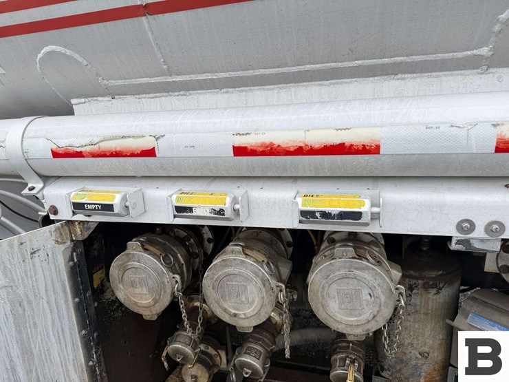 1993-freightliner-fld112-image-32