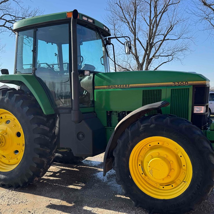 1993 JOHN DEERE 7700