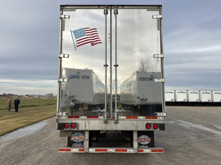 2017-utility-53'-image-4