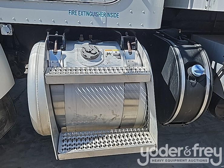 2018-peterbilt-337-image-17