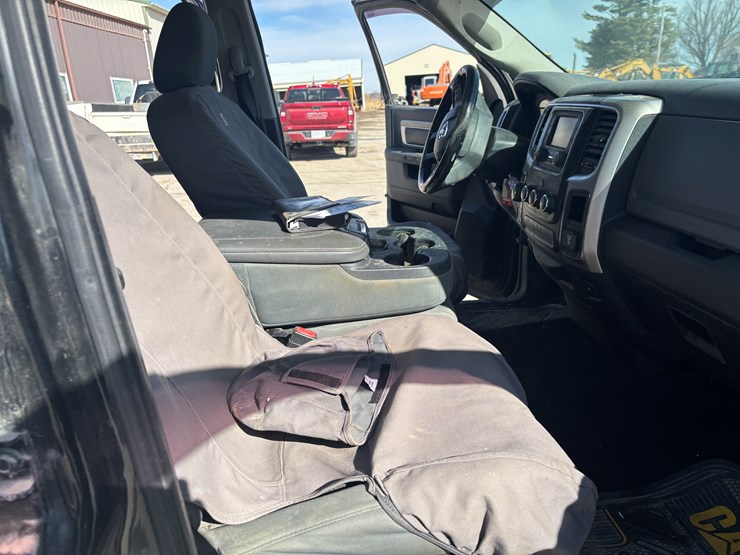 2014-dodge-1500-image-34