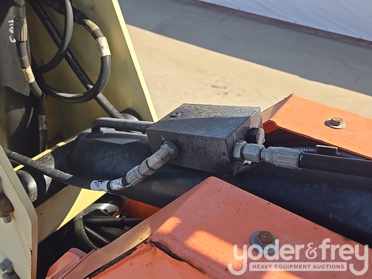 2017-jlg-600aj-image-31