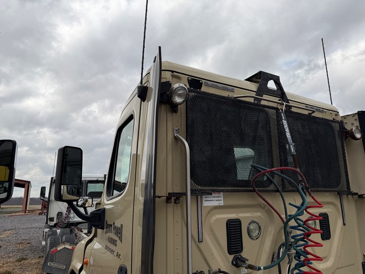 #40952-•-2016-freightliner-t/a-daycab-truck-tractor-3akjged50gshn2261-image-27