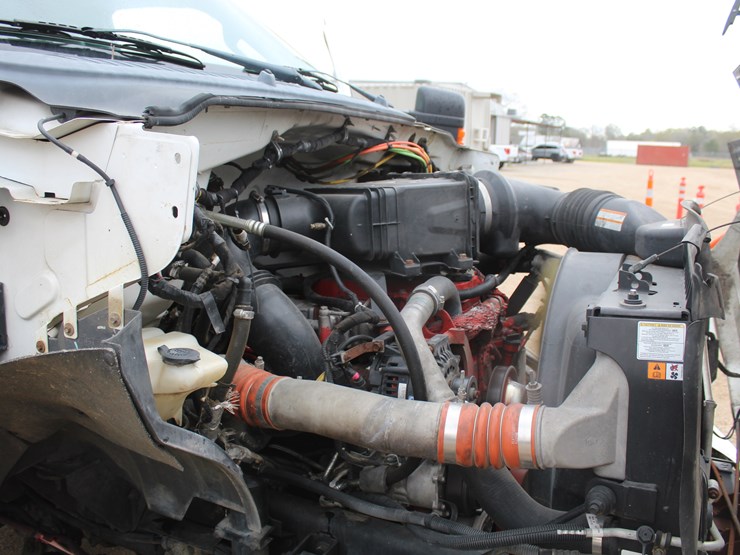 2013-ford-f650-image-12