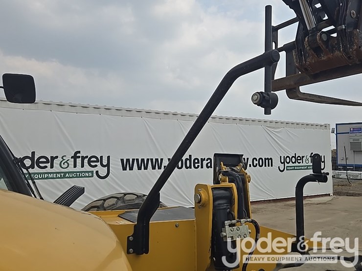 2018-caterpillar-tl1055d-image-73